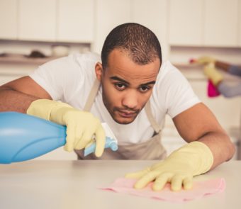bcleanermalewithyellowgloves